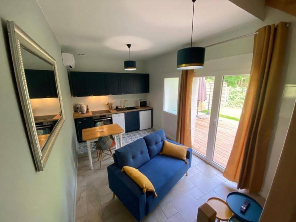 Patio, BBQ facilities, TV and multimedia, Coffee/tea facilities, Kitchen or kitchenette, Living room, dishwasher, microwave, oven, stove, toaster, kitchen