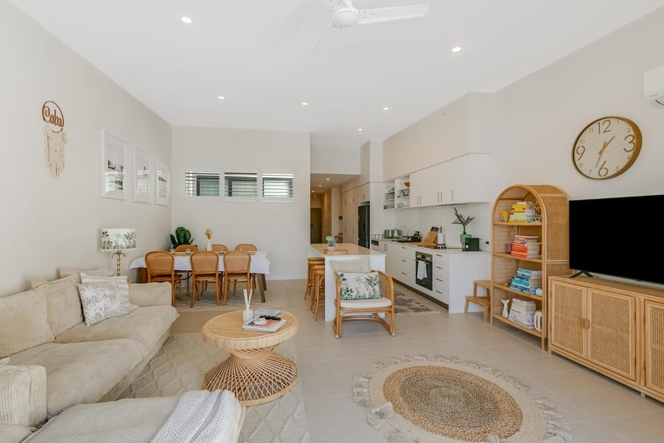 TV and multimedia, Kitchen or kitchenette, Living room, Seating area, Dining area, minibar, pet friendly, stove