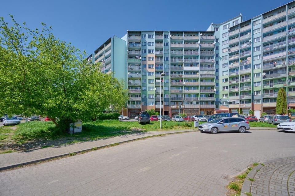Off site, Location