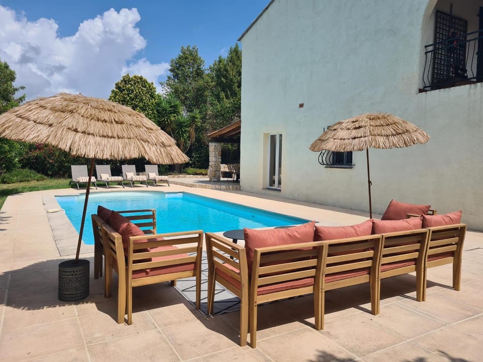 Villa Inti - piscine, jardin privé & barbecue Villa in Antibes