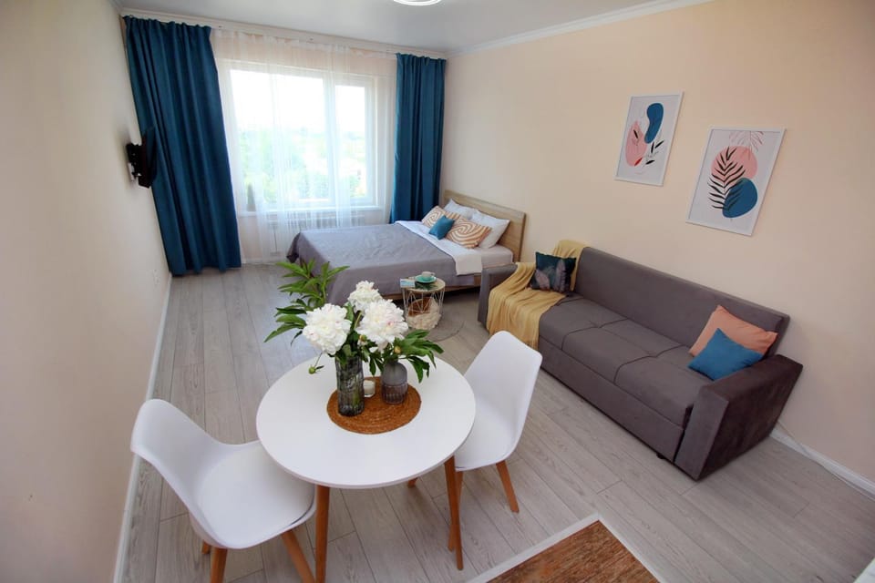 Bed, Living room, Photo of the whole room, Seating area, Dining area, Bedroom