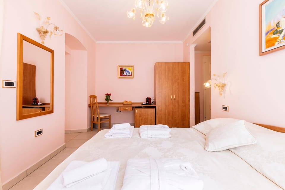 Bed, Bedroom, towels, wardrobe, air conditioner