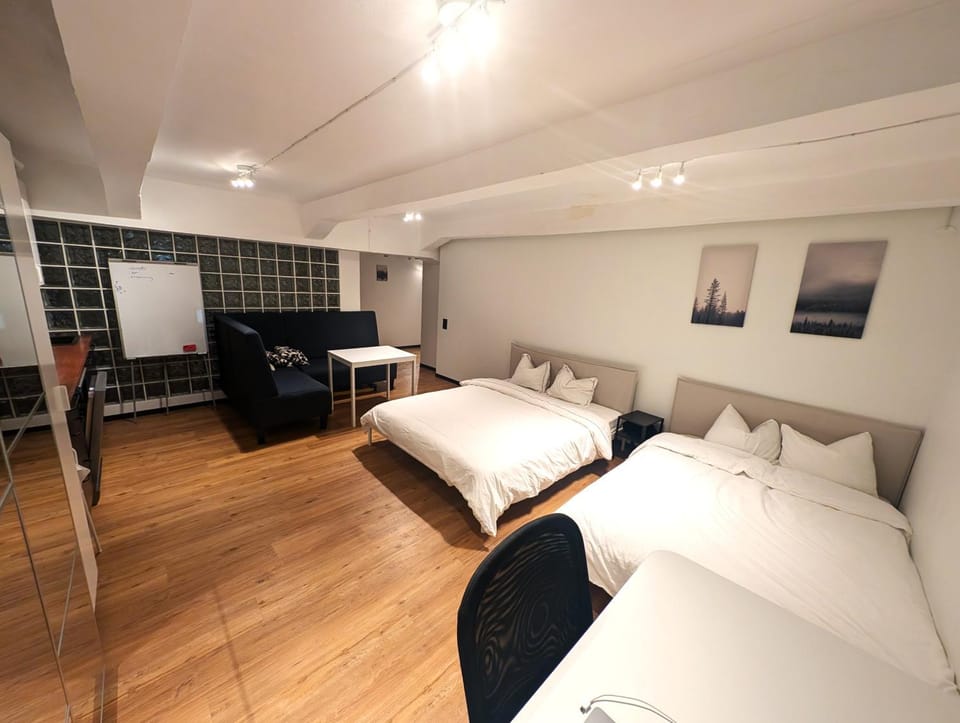 Bed, Living room, Seating area, Bedroom