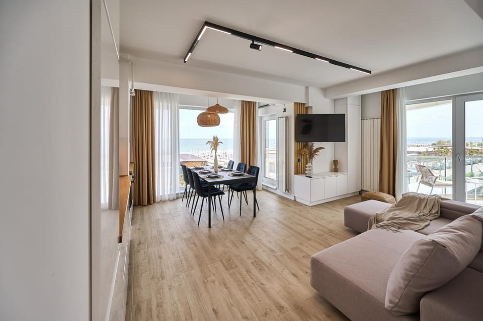 Communal lounge/ TV room, TV and multimedia, Living room, Seating area, Dining area, Sea view, air conditioner