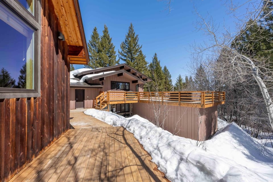 Property building, Day, Winter