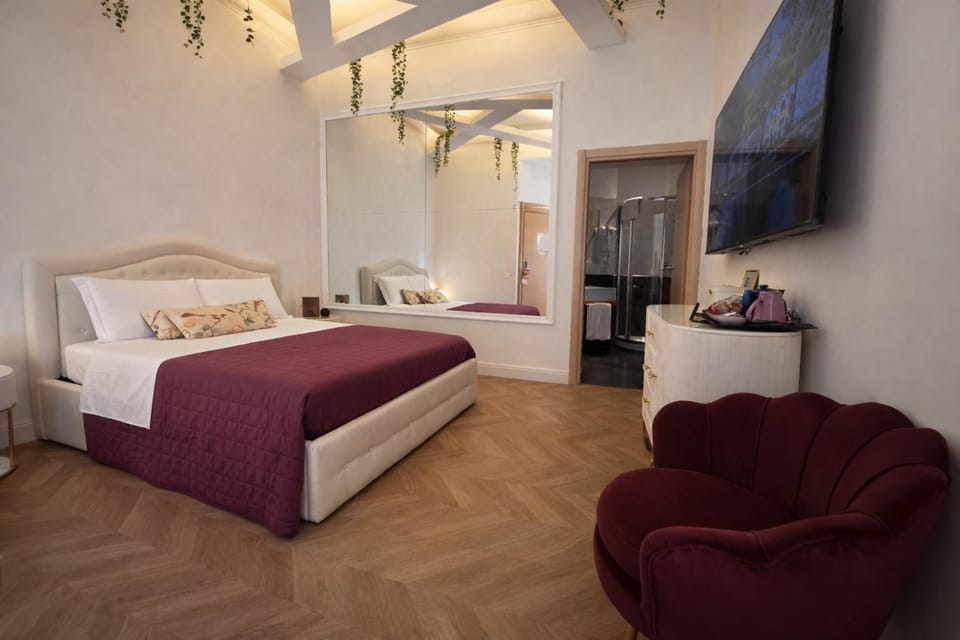 Photo of the whole room, Bedroom