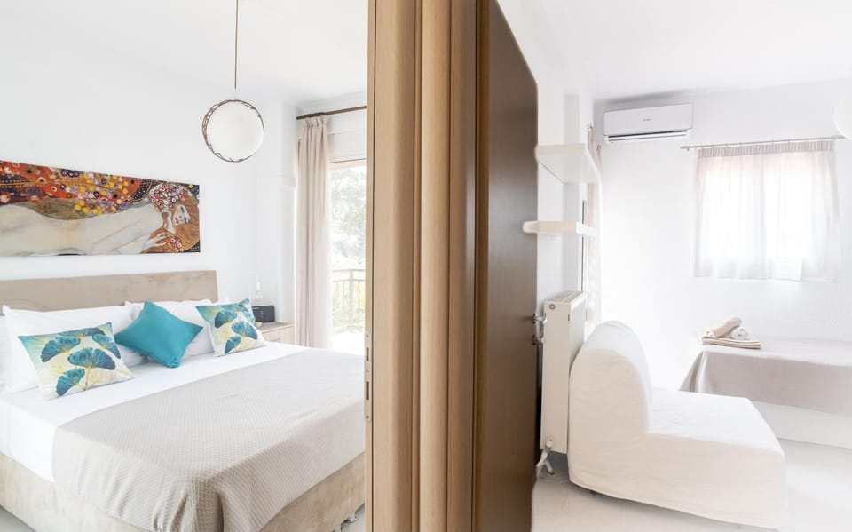 Bed, Photo of the whole room, Bedroom, air conditioner