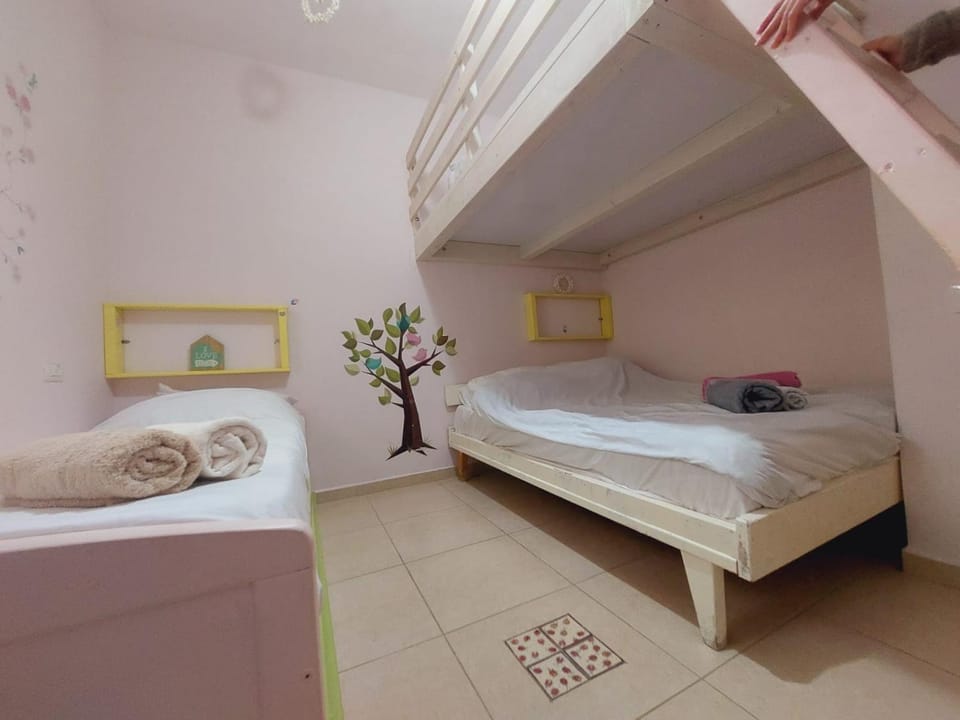 הממלכה הקסומה של מאיה ושלושת הפיות House in North District