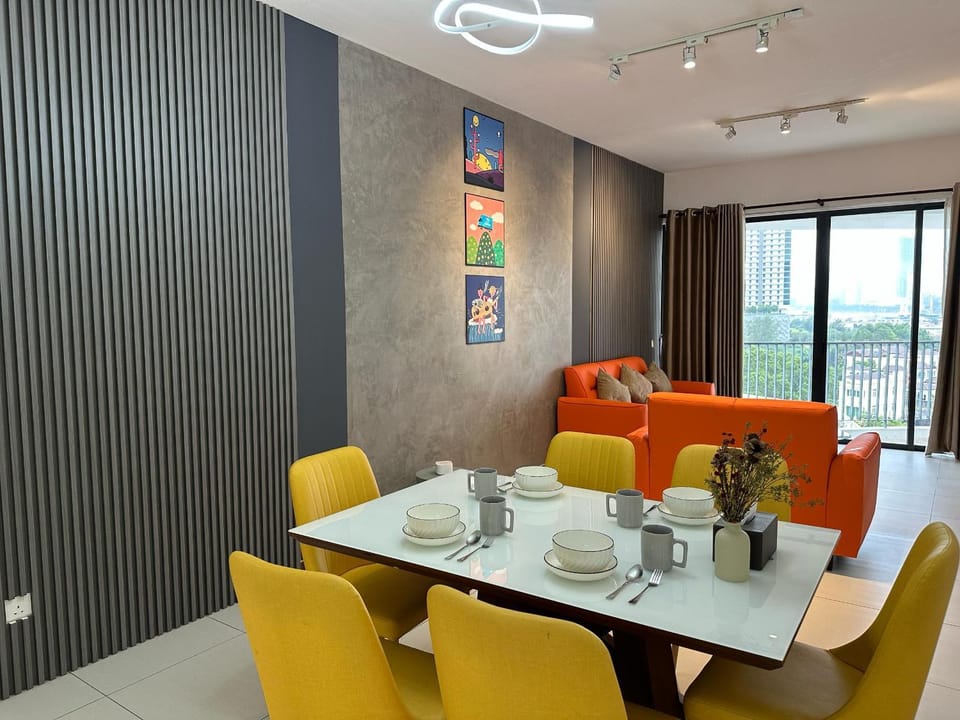 View (from property/room), View (from property/room), Living room, City view, City view, Sea view, Sea view