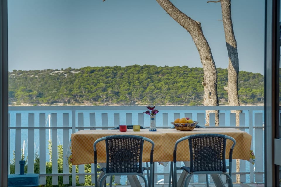 Day, Natural landscape, View (from property/room), Balcony/Terrace, Dining area, Sea view