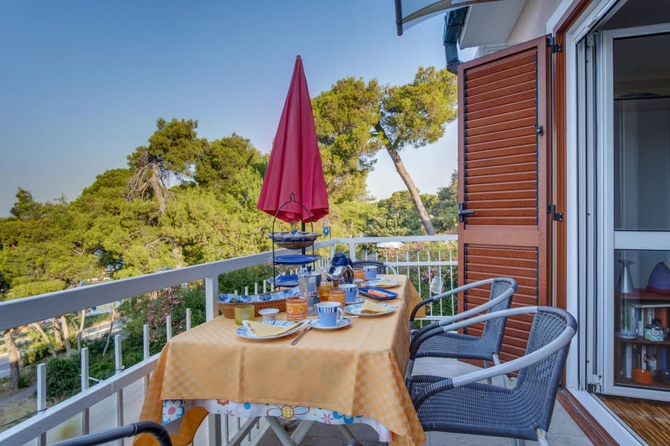 Day, Natural landscape, View (from property/room), Balcony/Terrace, Dining area