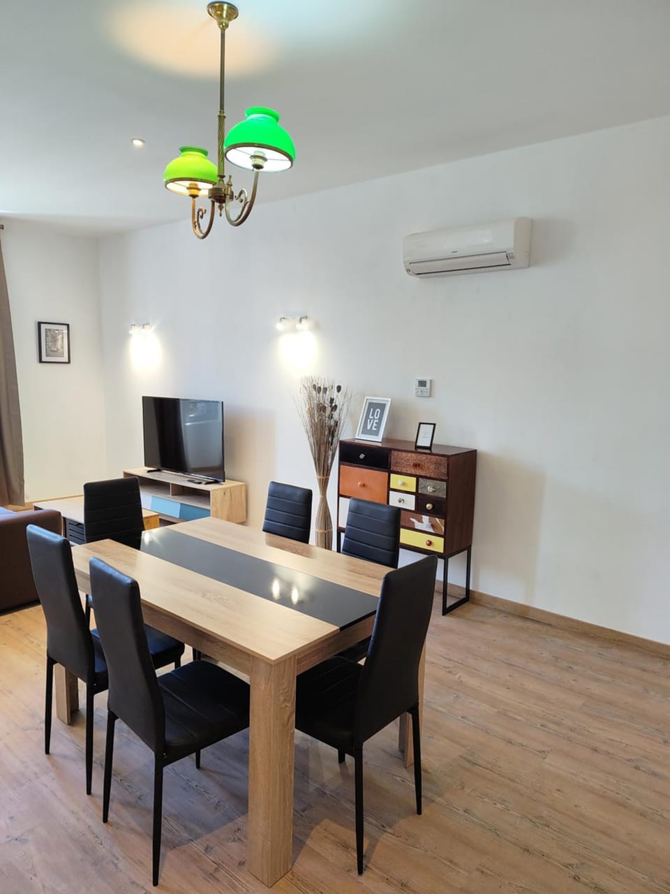TV and multimedia, Living room, air conditioner
