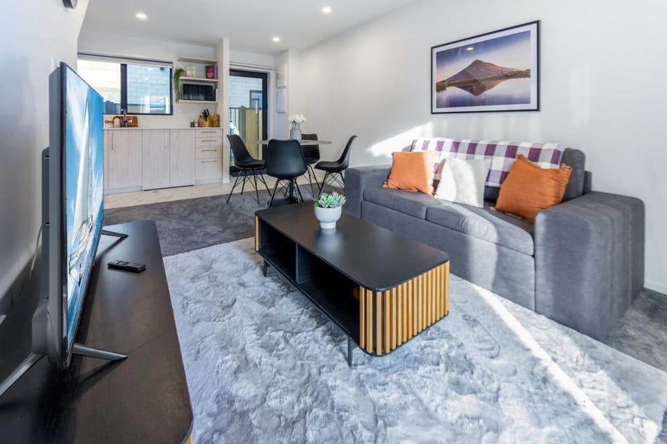 Facade/entrance, TV and multimedia, Kitchen or kitchenette, Living room, Decorative detail, Seating area, Dining area, Evening entertainment, dishwasher, microwave
