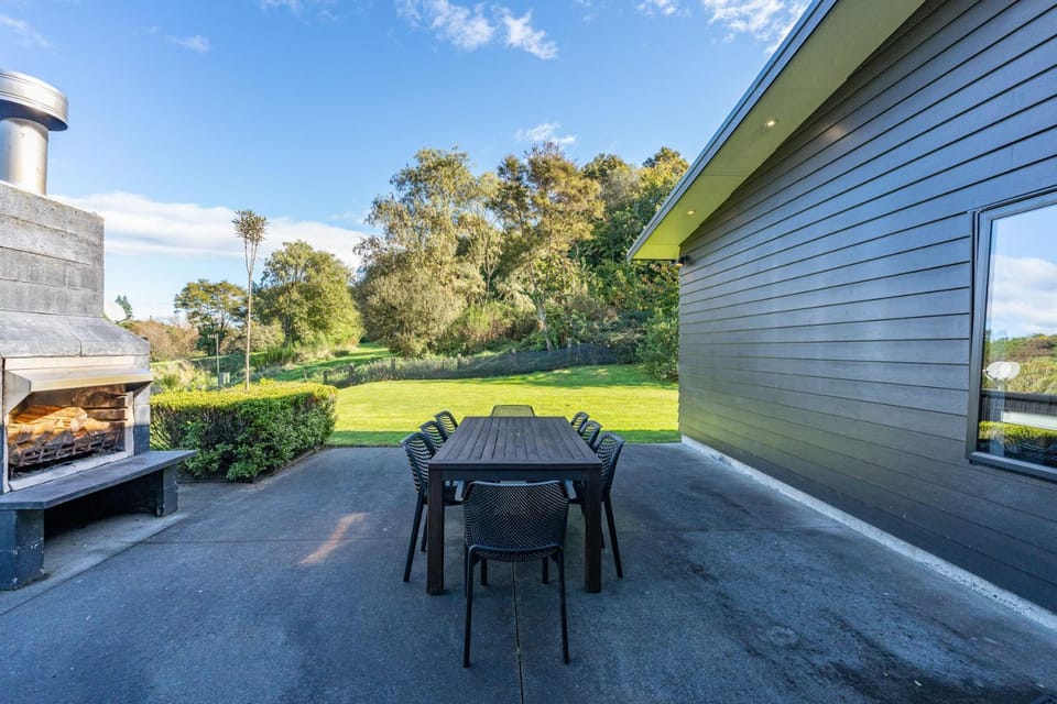 Patio, Dining area
