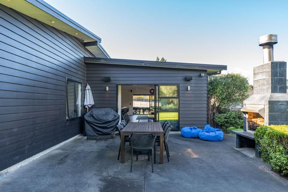 Patio, Dining area
