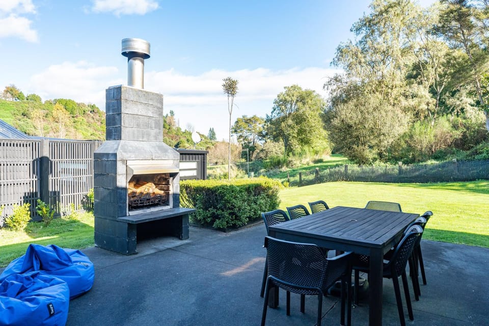 Patio, Dining area, Garden view