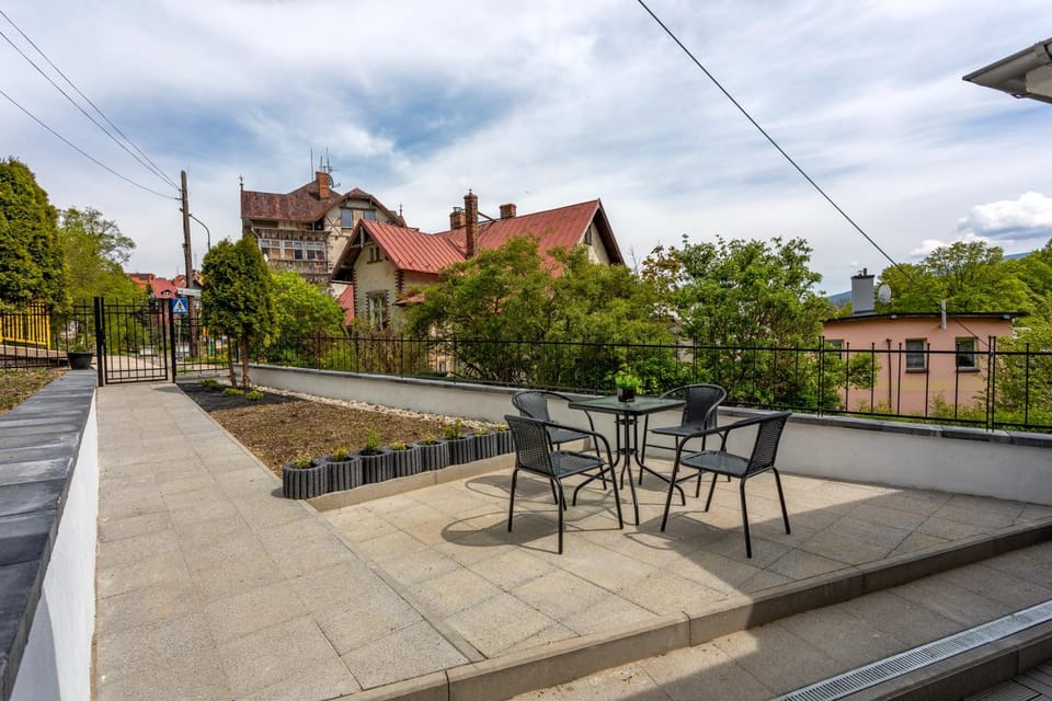 Garden, View (from property/room), Balcony/Terrace
