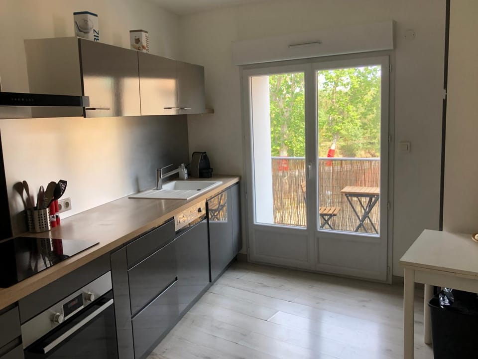 Kitchen or kitchenette, pet friendly, stove