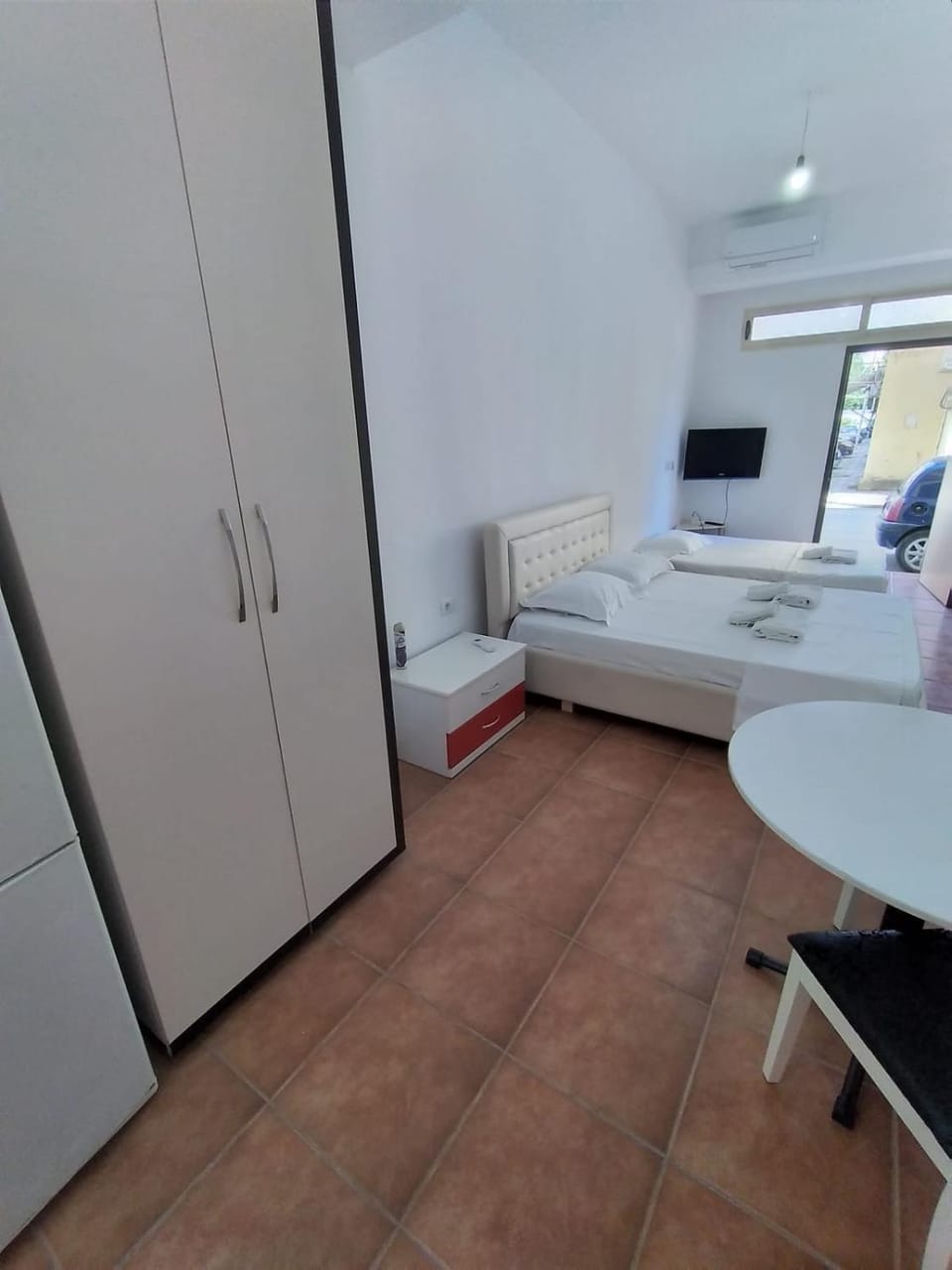 Communal lounge/ TV room, Bed, Kitchen or kitchenette, Living room, wardrobe