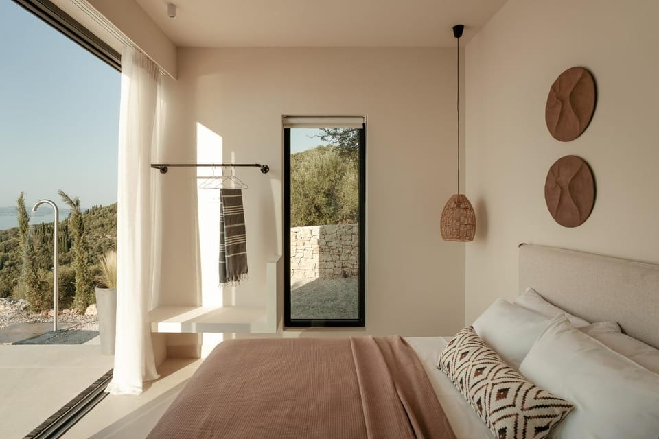 Bed, Natural landscape, Photo of the whole room, Bedroom