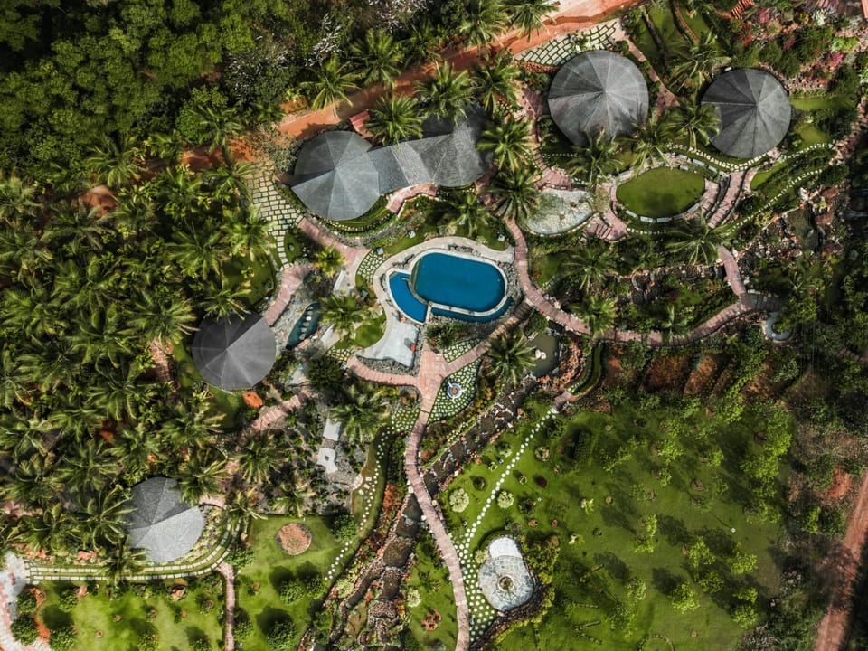 Bird's eye view, Swimming pool