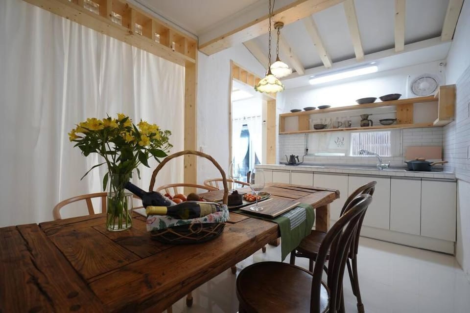 Dining area, kitchen
