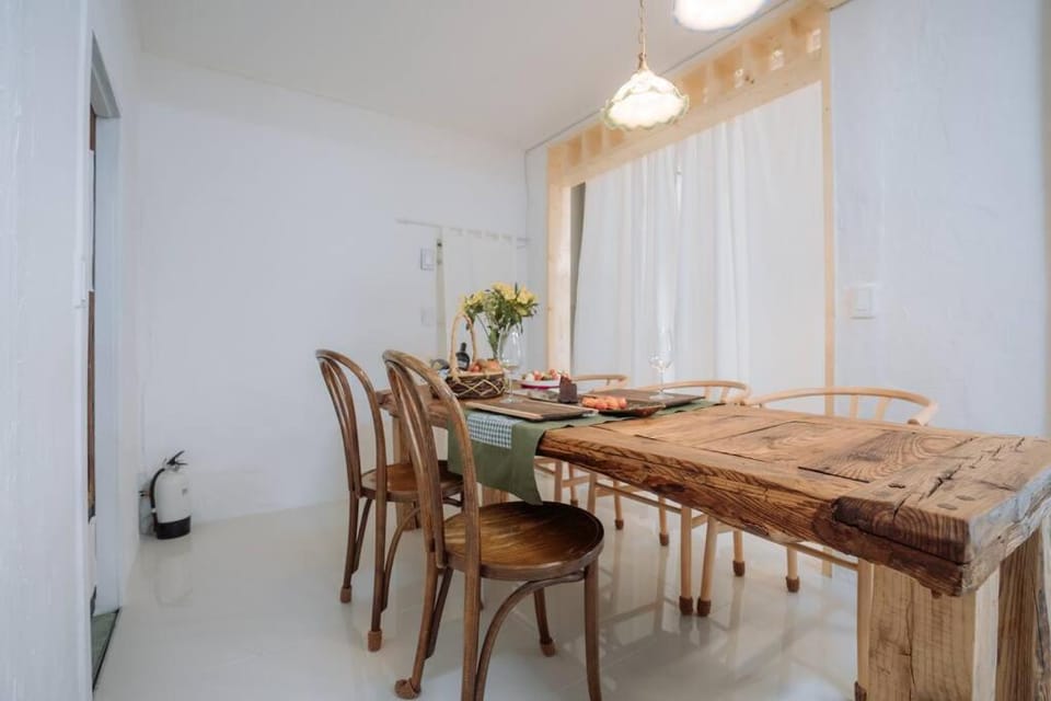 Seating area, Dining area