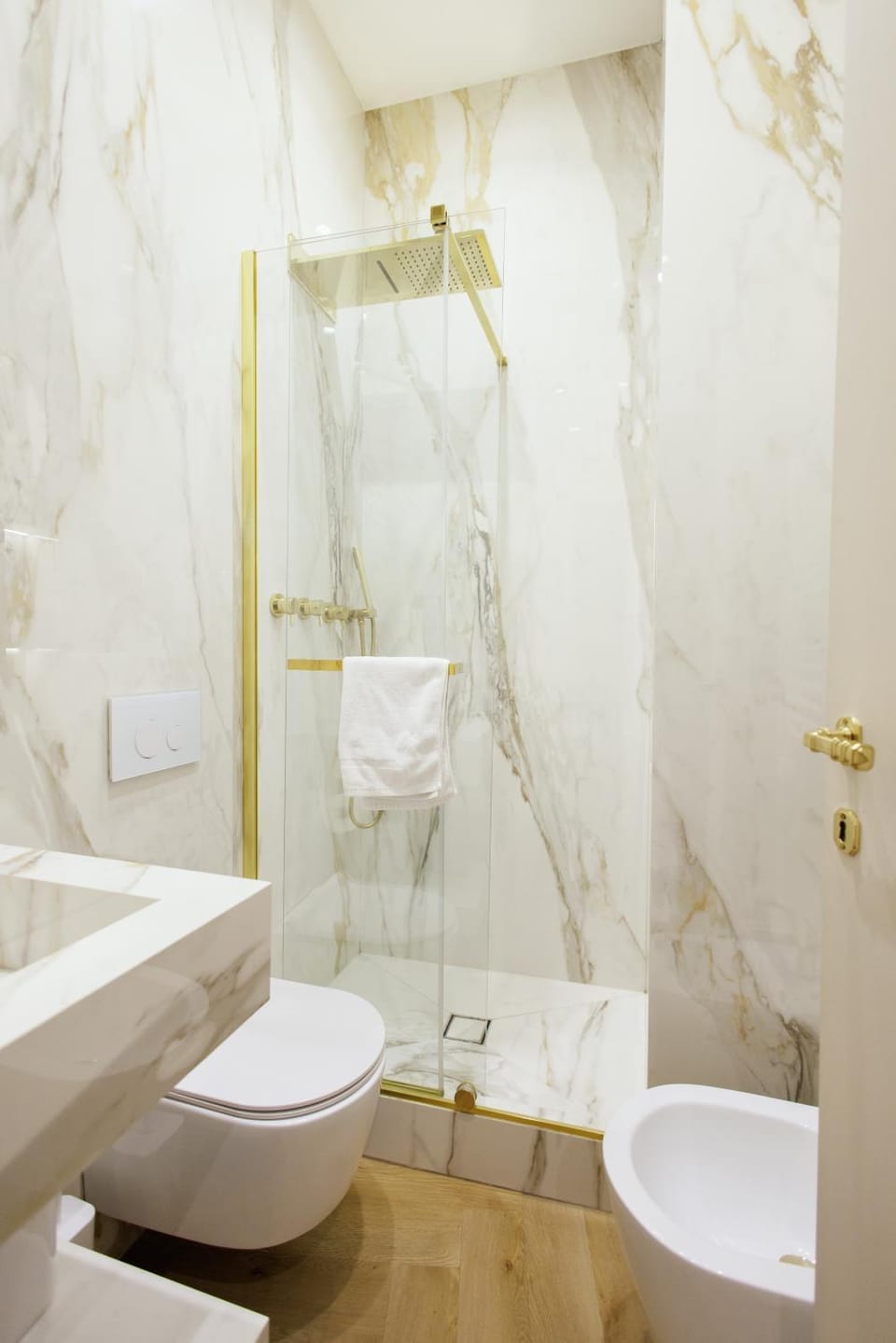 Shower, Toilet, Bathroom, bidet, towels