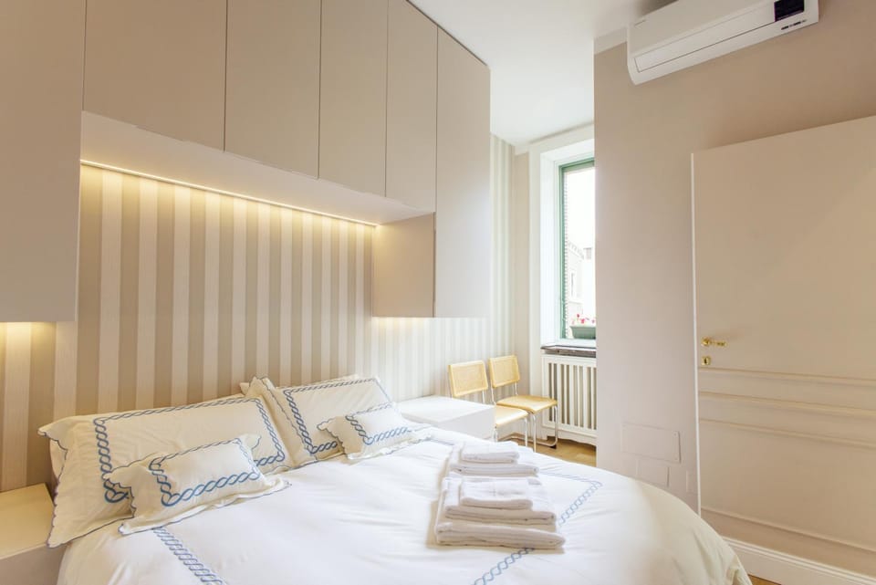 Bed, Photo of the whole room, Bedroom, towels, wardrobe, air conditioner