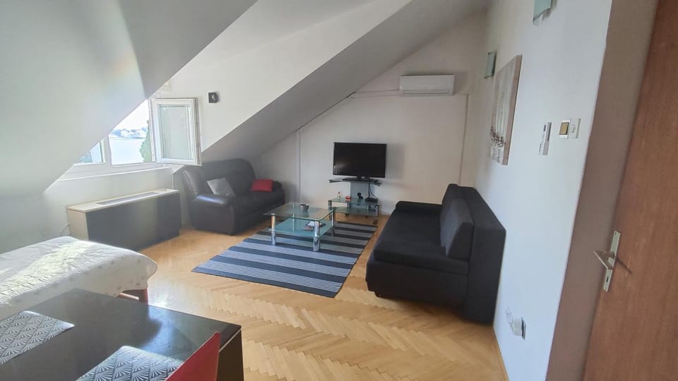 Living room, air conditioner