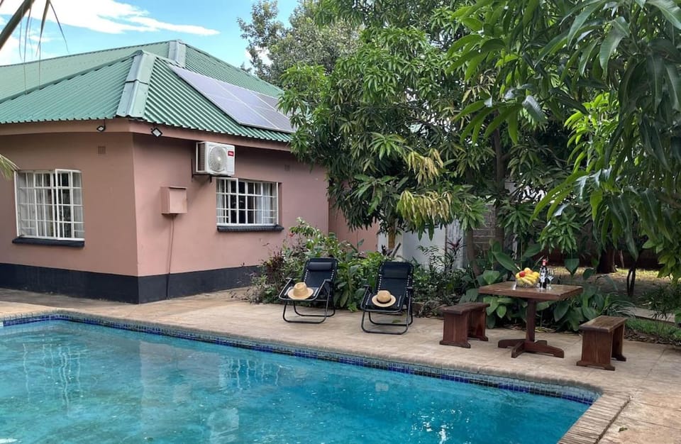 Property building, Garden, Garden view, Pool view, Swimming pool, Swimming pool, sunbed