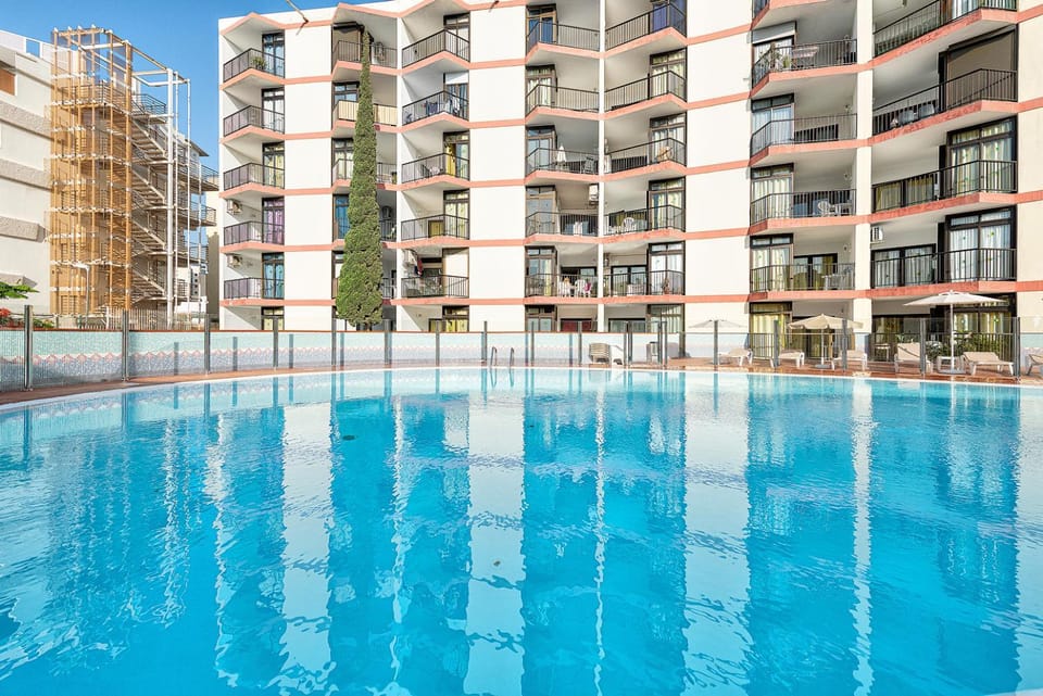 Pool view, Swimming pool, sunbed