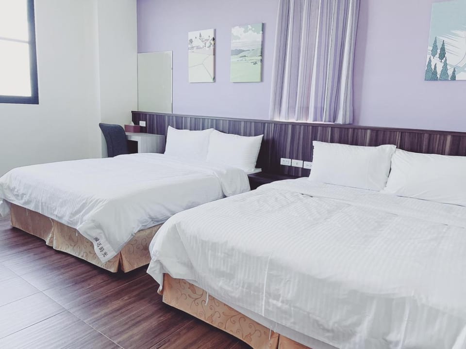 Bed, Photo of the whole room, Decorative detail, Bedroom