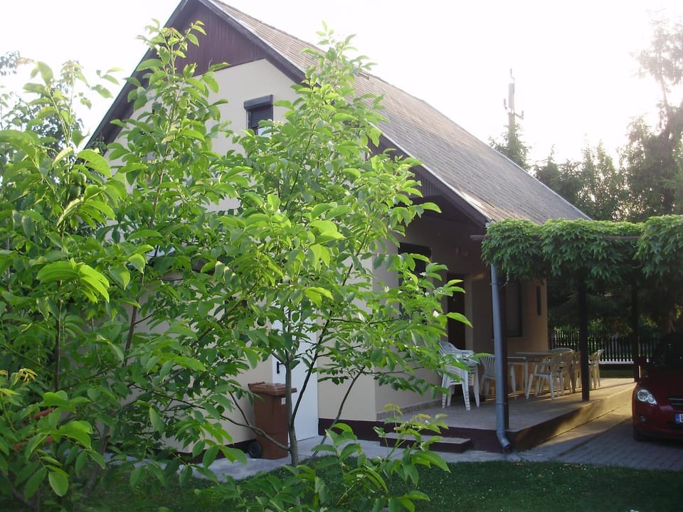 Szatmári Vendégház House in Hungary