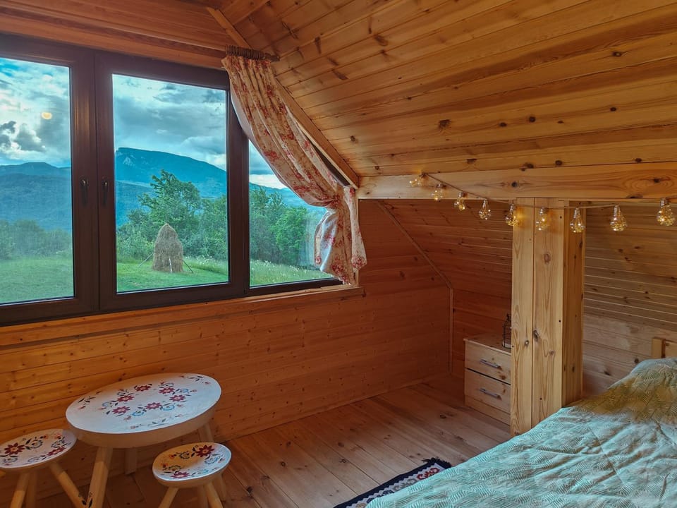 Bed, Natural landscape, Photo of the whole room, Bedroom, Mountain view