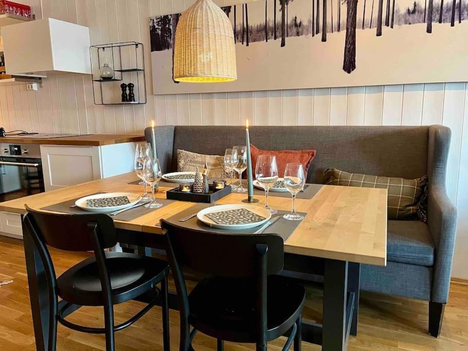 Seating area, Dining area