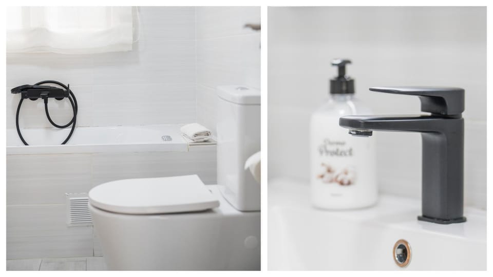Toilet, Bathroom, towels