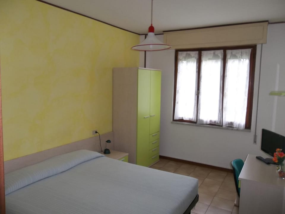 Day, Photo of the whole room