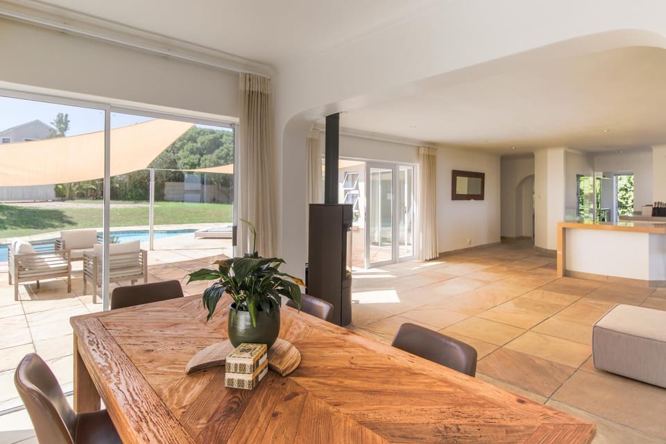 Dining area, Pool view, flat iron