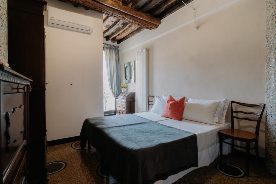 Bed, Photo of the whole room