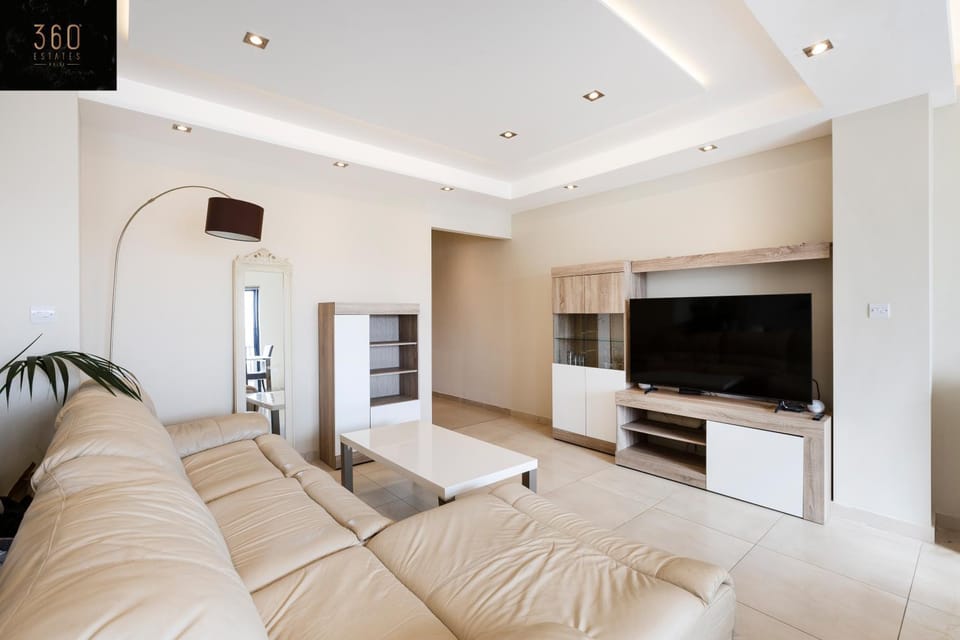 Communal lounge/ TV room, Bed, TV and multimedia, Kitchen or kitchenette, Living room, Photo of the whole room, Seating area, Evening entertainment, minibar, oven