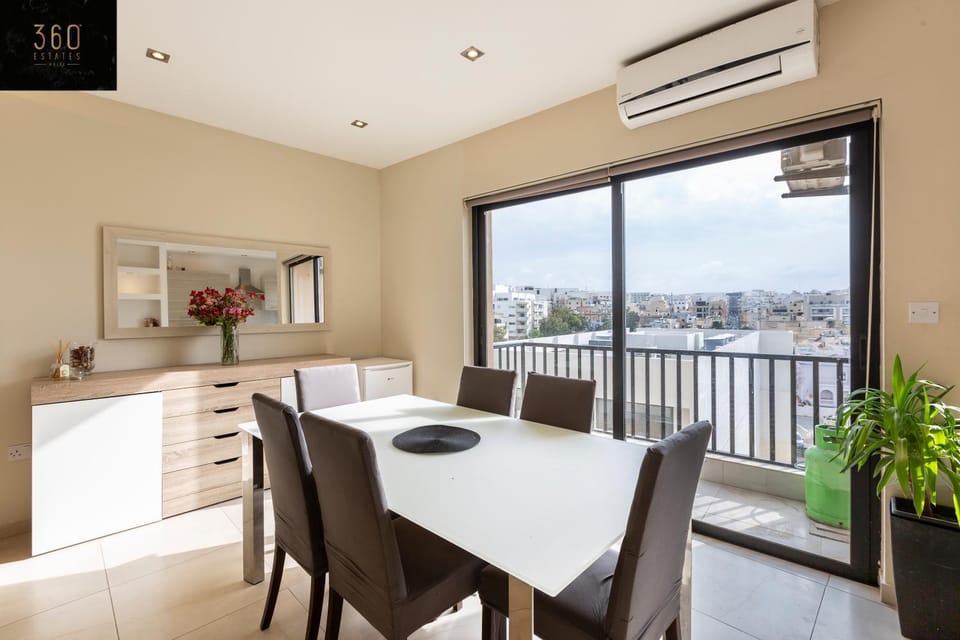 View (from property/room), Balcony/Terrace, Living room, Seating area, Dining area, air conditioner