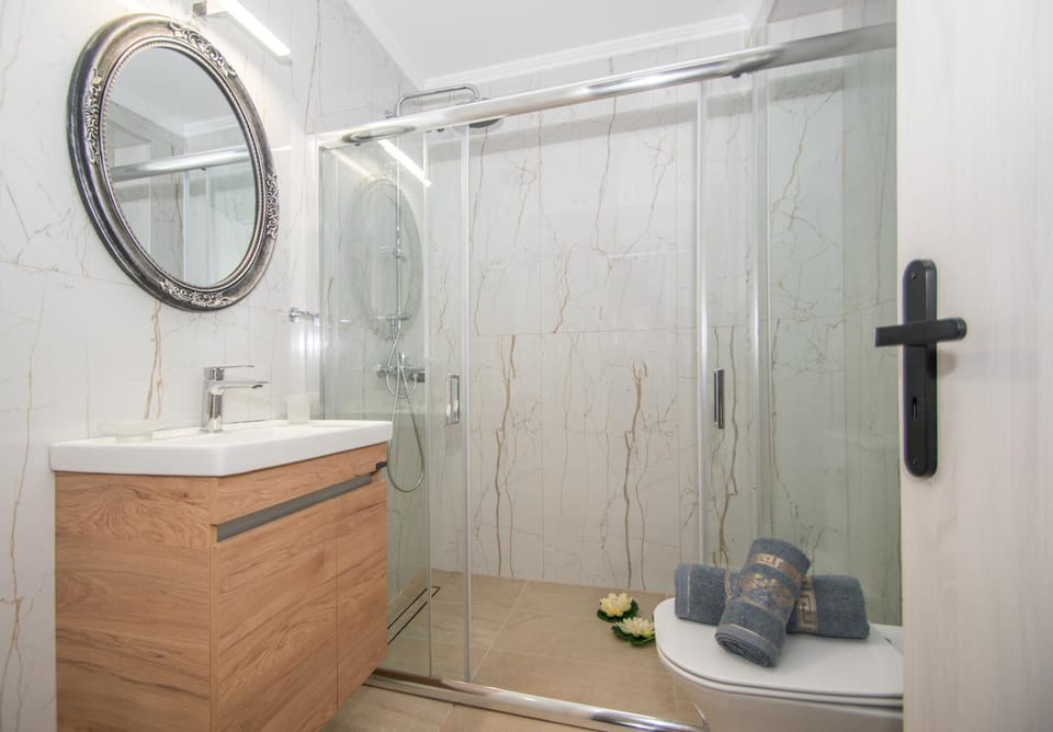 Shower, Bathroom, towels