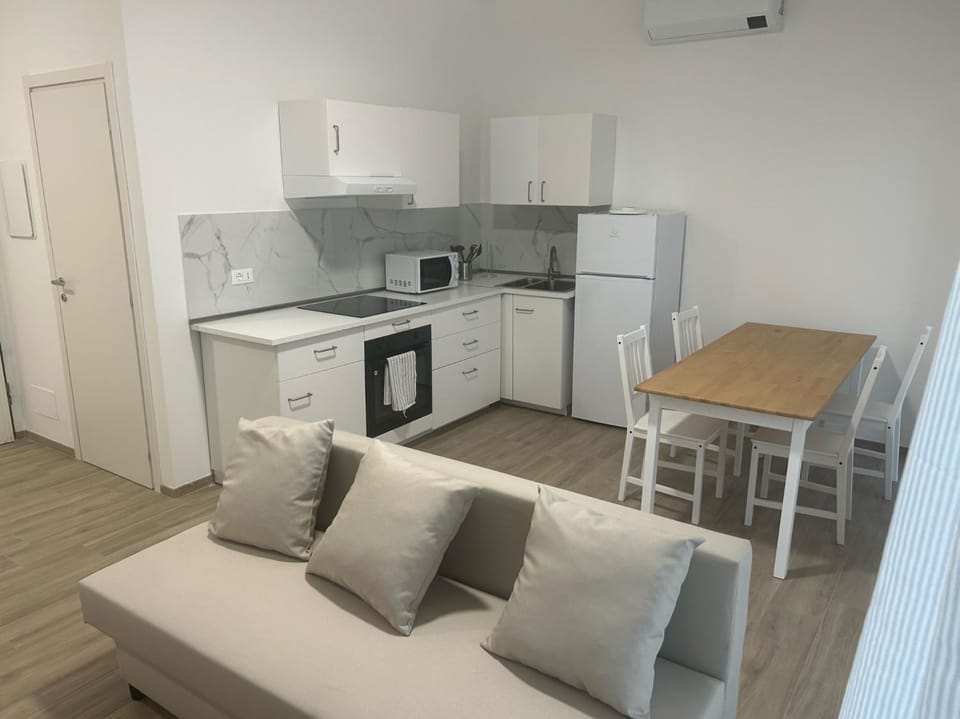 Kitchen or kitchenette, Living room, Seating area, Dining area, minibar, pet friendly, stove