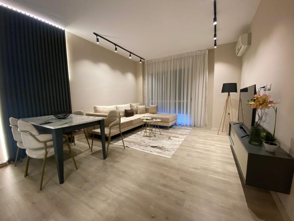 TV and multimedia, Seating area, Dining area