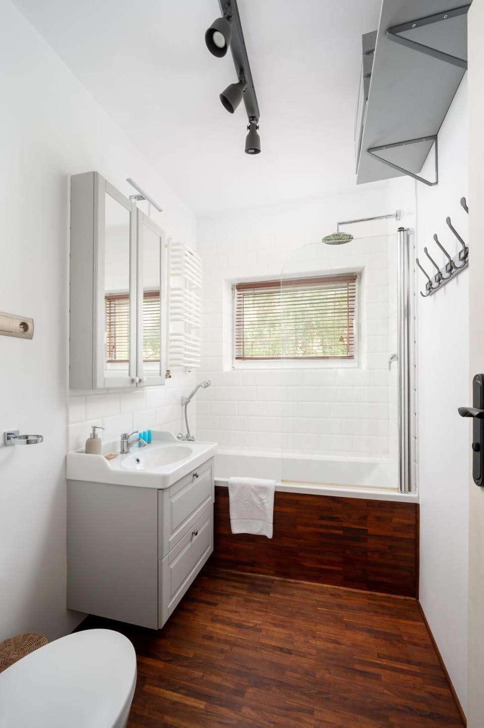 Bathroom, Bath, towels