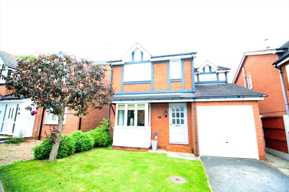 3 Bed Detached - 3 Bathrooms - Parking - Quiet House in Doncaster