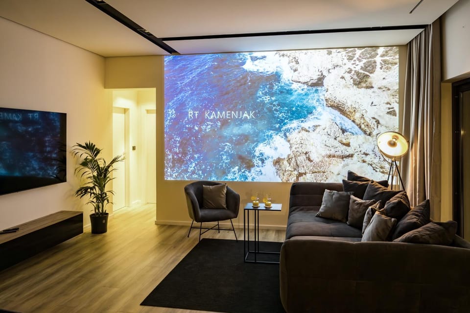 Communal lounge/ TV room, TV and multimedia, Living room, Seating area, Evening entertainment
