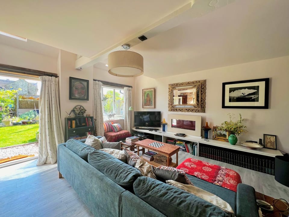 TV and multimedia, Living room, Seating area