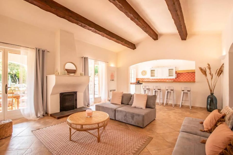 Villa Pastel Villa in Gassin